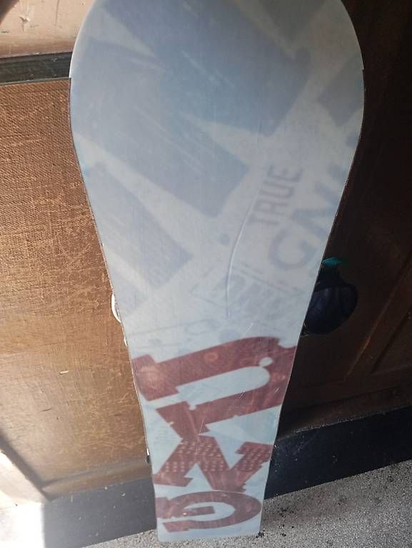 Boards: Snowboard GNU mit Bindung gebraucht guter Zustand – Gebraucht aus Basel von Petergunn 1