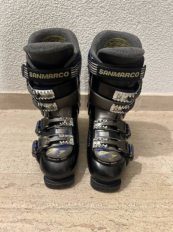 Chaussures hommes: Skischuhe 240-245mm. – D'occasion à Küssnacht am Rigi par mis_skz5 1