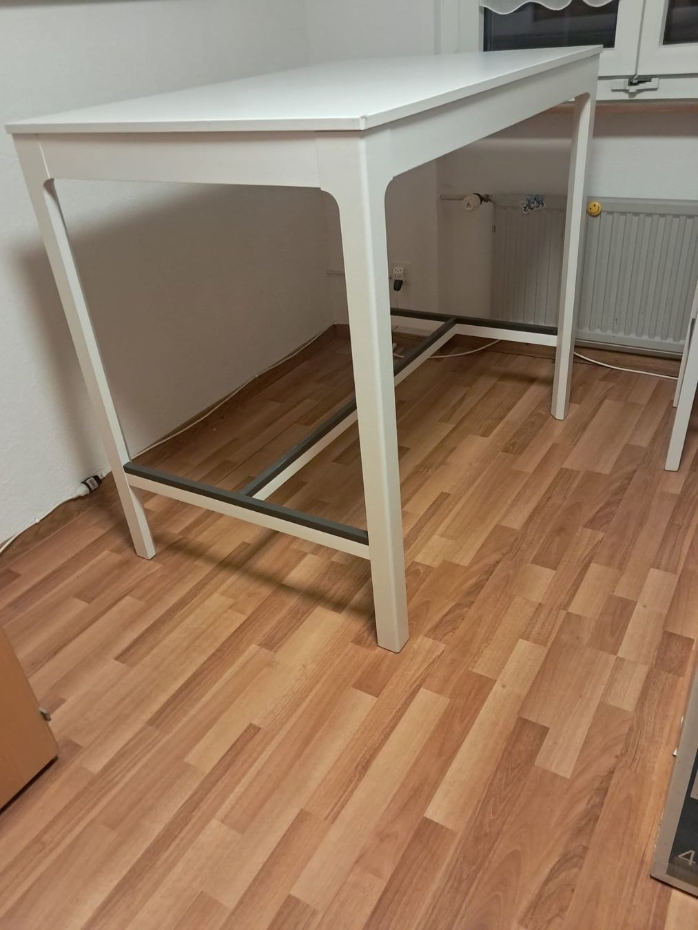Set di tavolo e panche: Bartisch mit Stühlen – Usato da Ilanz venduto da Irisc 1