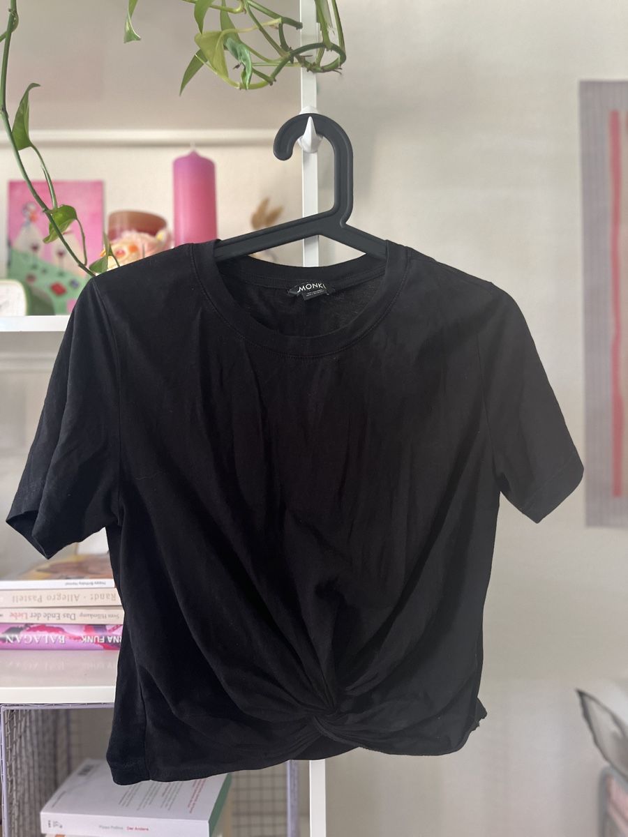 Monki T-shirts: Monki Top S mit Knoten-Detail – D'occasion à Zürich par hannakreativ