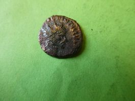uralte Bronzemünze    17 mm     2.03 g   Dornenkrone