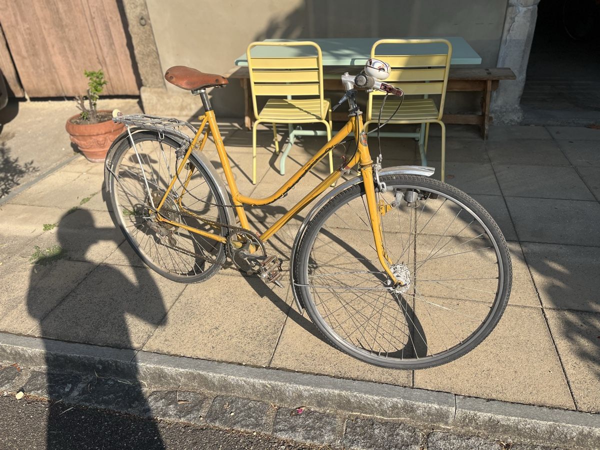 Biciclette: Altes Damen fahrrad – Usato da Bennwil venduto da Mseko
