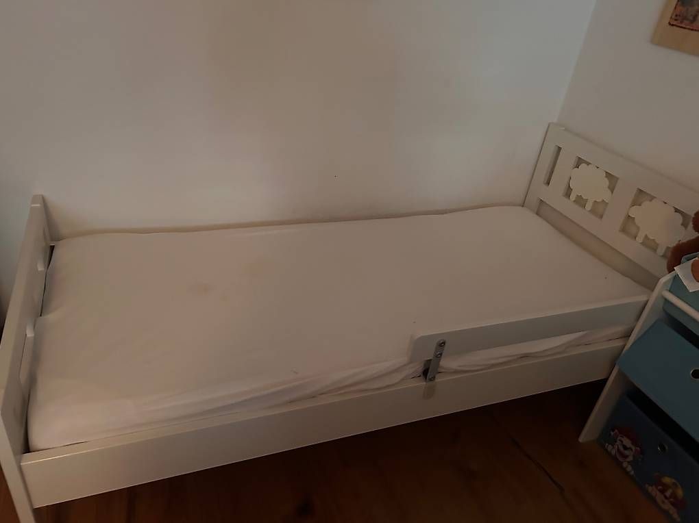 Letti: Kinderbett mit Regal – Usato da Schlieren venduto da sheila000 2