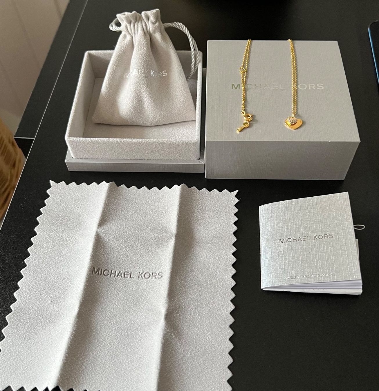 Michael Kors Colliers: Collier Michael Kors – Neuf avec emballage d'origine à Charmey (Gruyère) par ya_12 2