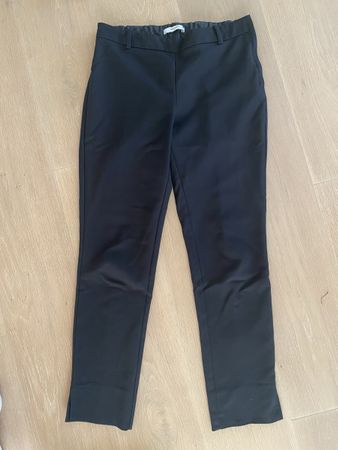 Neuwertige schwarze Mango Hose, Grösse 36