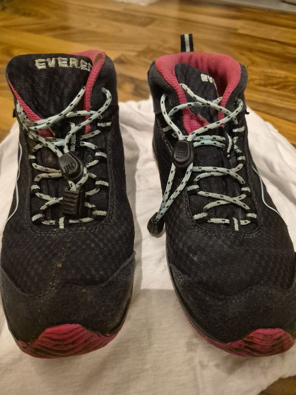 Herrenschuhe: Wanderschuhe Everest Gr 34  – Gebraucht aus Villigen von KaAn12