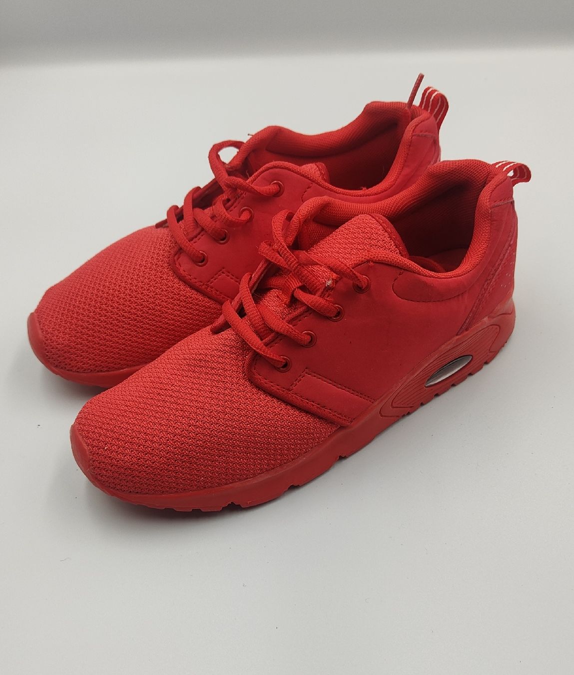 Scarpe da donna: Stylish Red Sneakers EU 39 – Usato da Ennetbaden venduto da DBN89