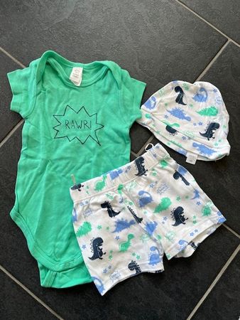 Set mit Body, kurze Hose, Mütze, 86, Babyclub, neuwertig