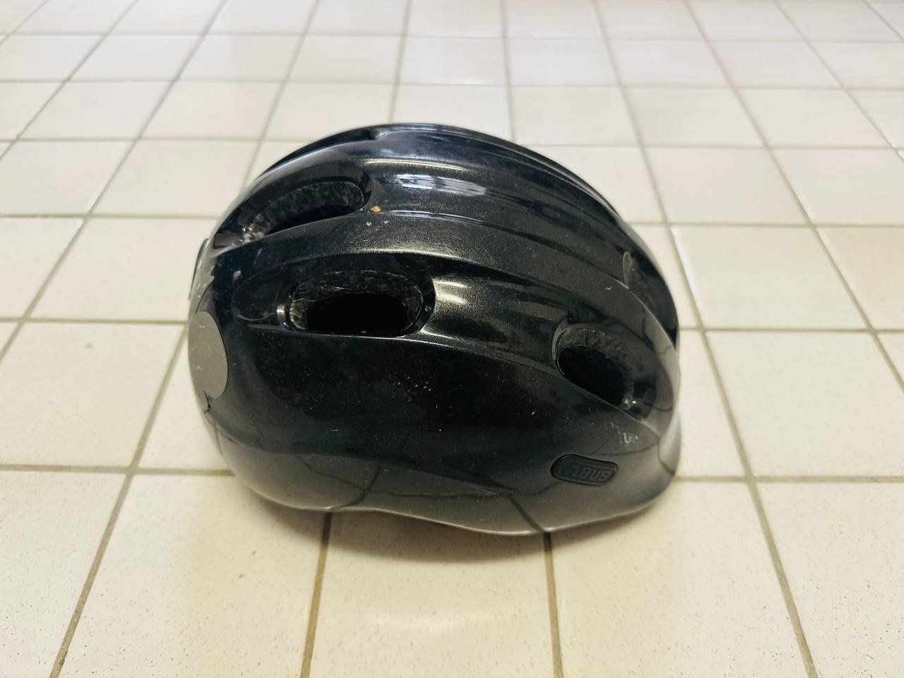 Abus Caschi: ABUS Smiley 2.0 Kinderhelm 45-50 cm – Usato da Basel venduto da MHJME 1