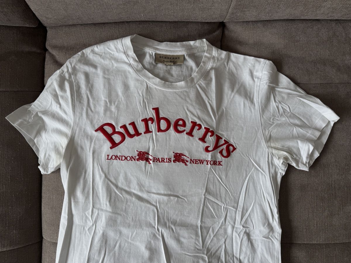 Burberry T-Shirts: Burberry T-Shirt, size M. – Gebraucht aus Lausanne von skayfasano 1