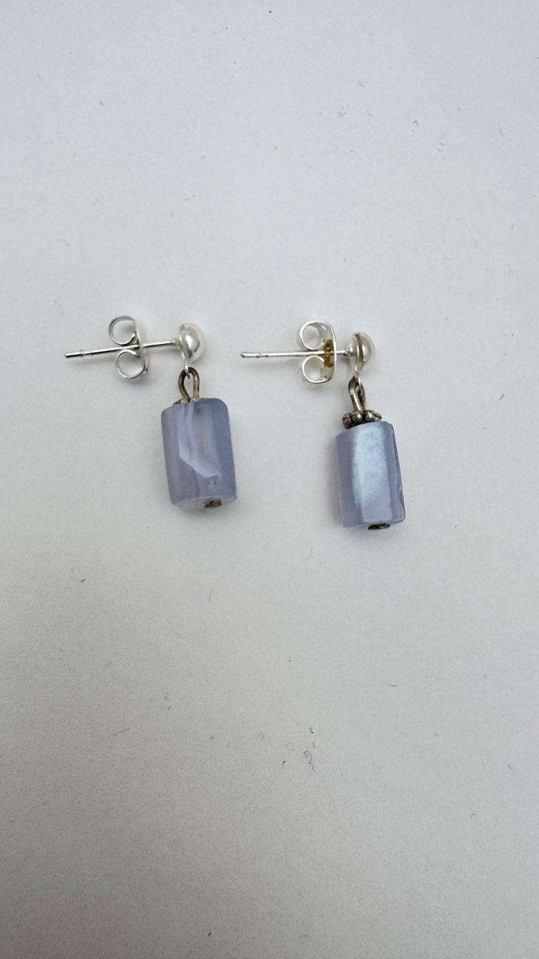 Orecchini pendenti & Orecchini a lobo: Hellblaue Chalcedon Ohrstecker, versilbert Neu handgefertigt – Nuovo (secondo la descrizione) da Goldach venduto da byBigo 1