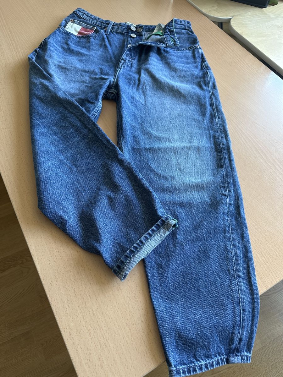 Tommy Hilfiger Jeans: Tommy Jeans taille 31/30, coupe Mom, coton – Neu (gemäss Beschreibung) aus St-Saphorin-Morges von mac_7tvq 2