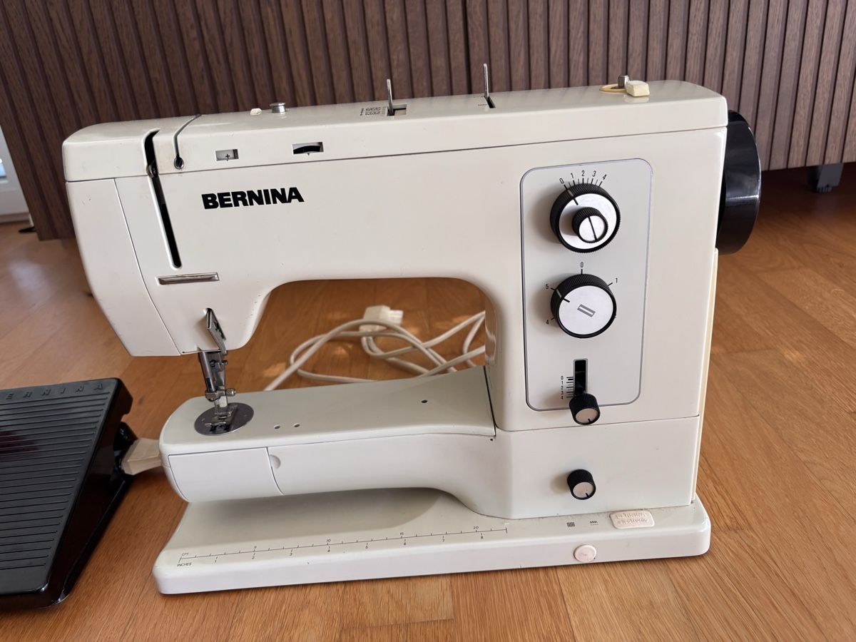 Bernina Macchine da cucire: Bernina 831 mit Zubehör – Usato da Bettlach venduto da cadau 1