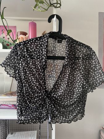 Damen Oberteil Monki Blumenmuster Grösse M guter Zustand