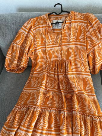Modische Kleid