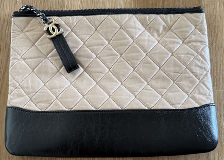 Elegant Chanel Clutch - Perfect Accessory!