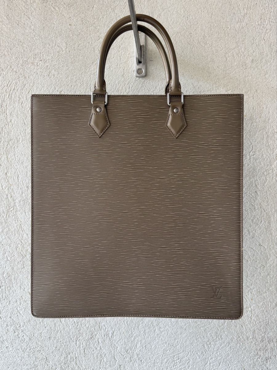 Louis Vuitton Sacs: Louis Vuitton Sac Plat – D'occasion à Frenkendorf par sel_r78p