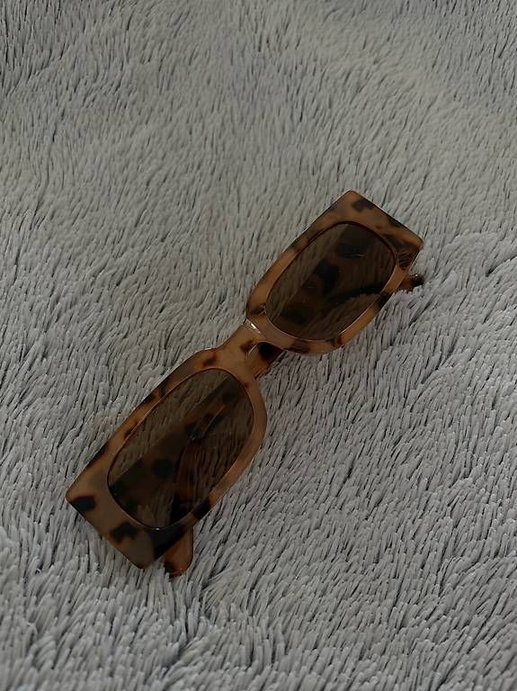Lunettes & Verres: Eckige Sonnenbrille – D'occasion à Zürich par mar_5gpw