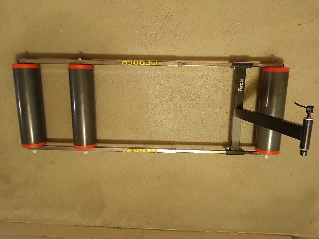 Hometrainer: Rollentrainer mit oder ohne Halterung ! – Usato da Baar venduto da rop_cv86