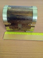 Holzschatulle mit Messingbeschlägen 11x7x5cm 