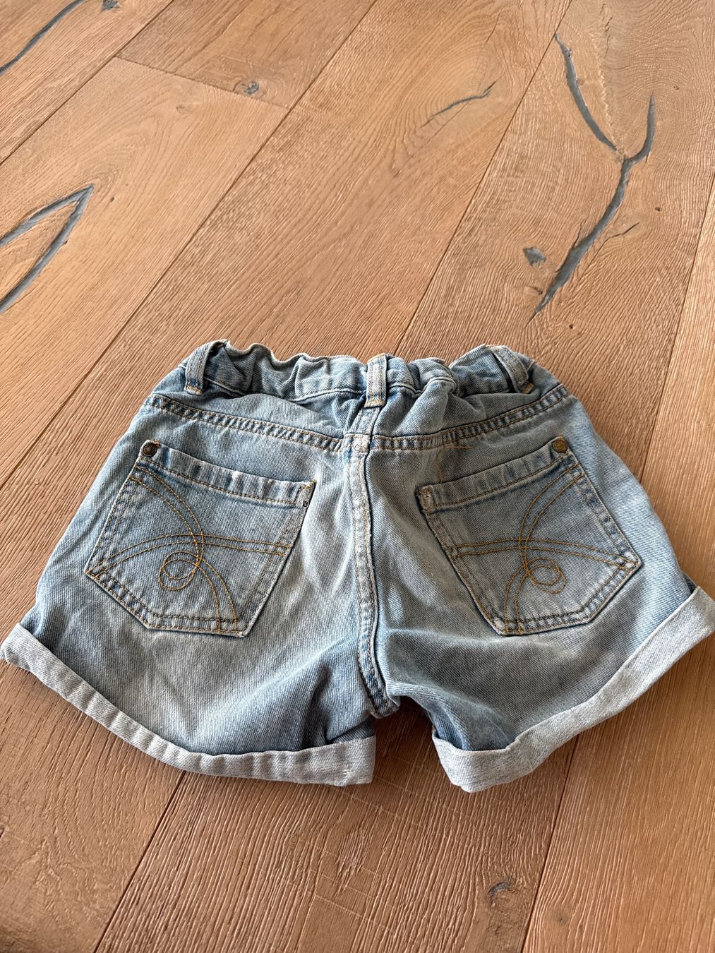 Pantaloni: YFK Jeansshorts Gr. 140 – Usato da Himmelried venduto da Dievole 1