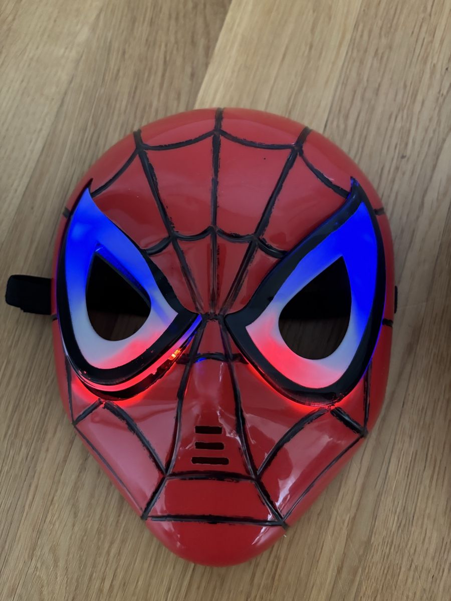 Costumes: Spiderman & Ironman light-up mask and accessories – D'occasion à Würenlos par sue_wp8k 3