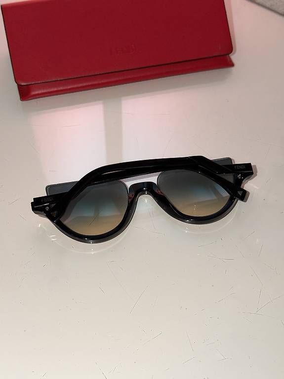 Occhiali & Lenti: Fendi Sonnebrille  – Usato da Erlinsbach SO venduto da VWV1 3