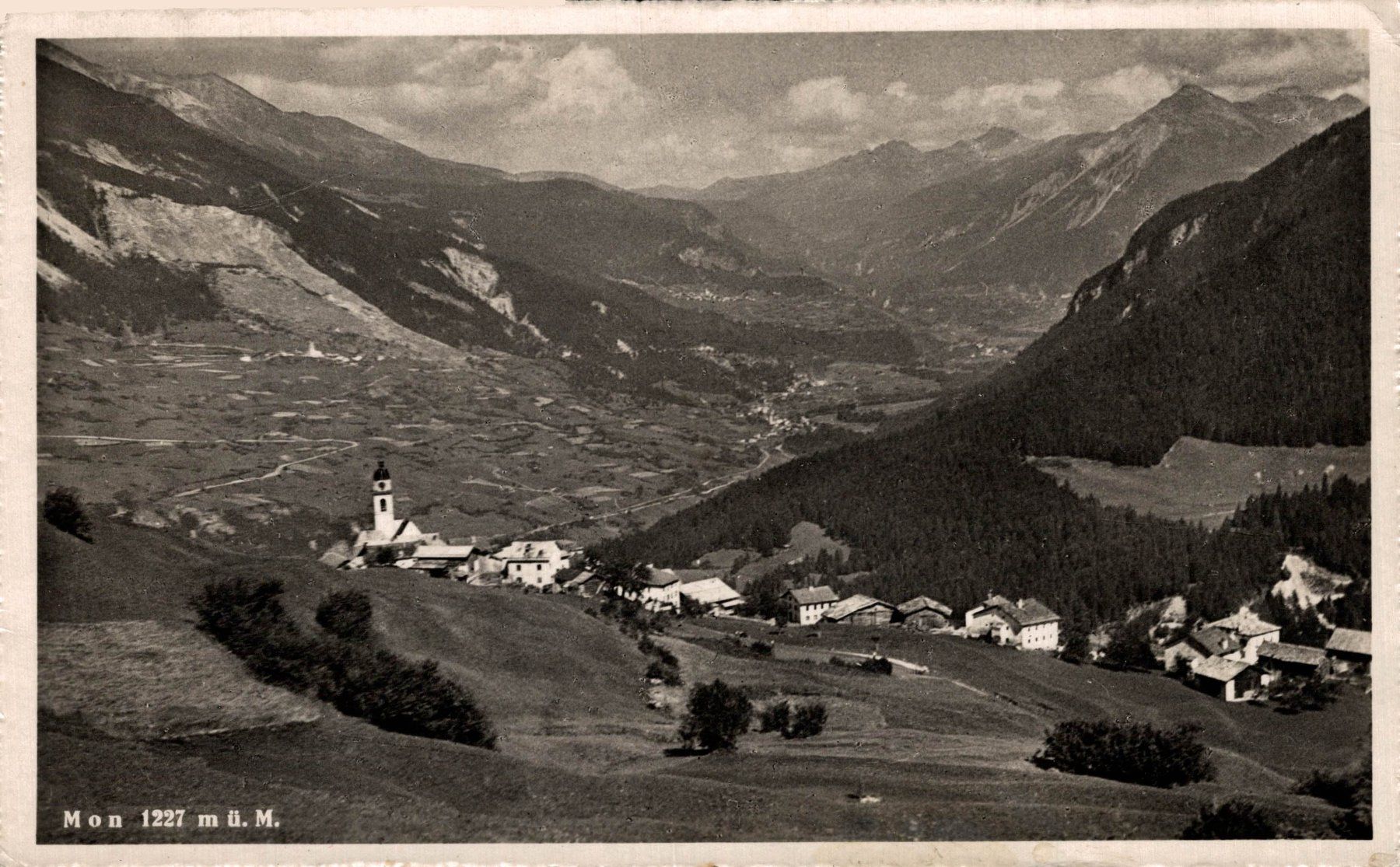 Cartes postales: Mon, 1227 m.ü.M. Totalansicht mit Kirche – D'occasion à Bronschhofen par Astore