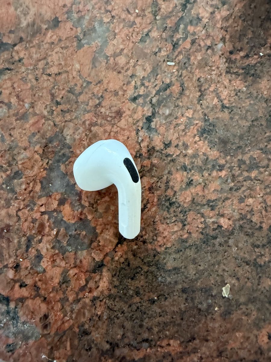 Apple Cuffie: Airpods 4 ANC.  Rechts – Usato da Schattdorf venduto da Kofi57