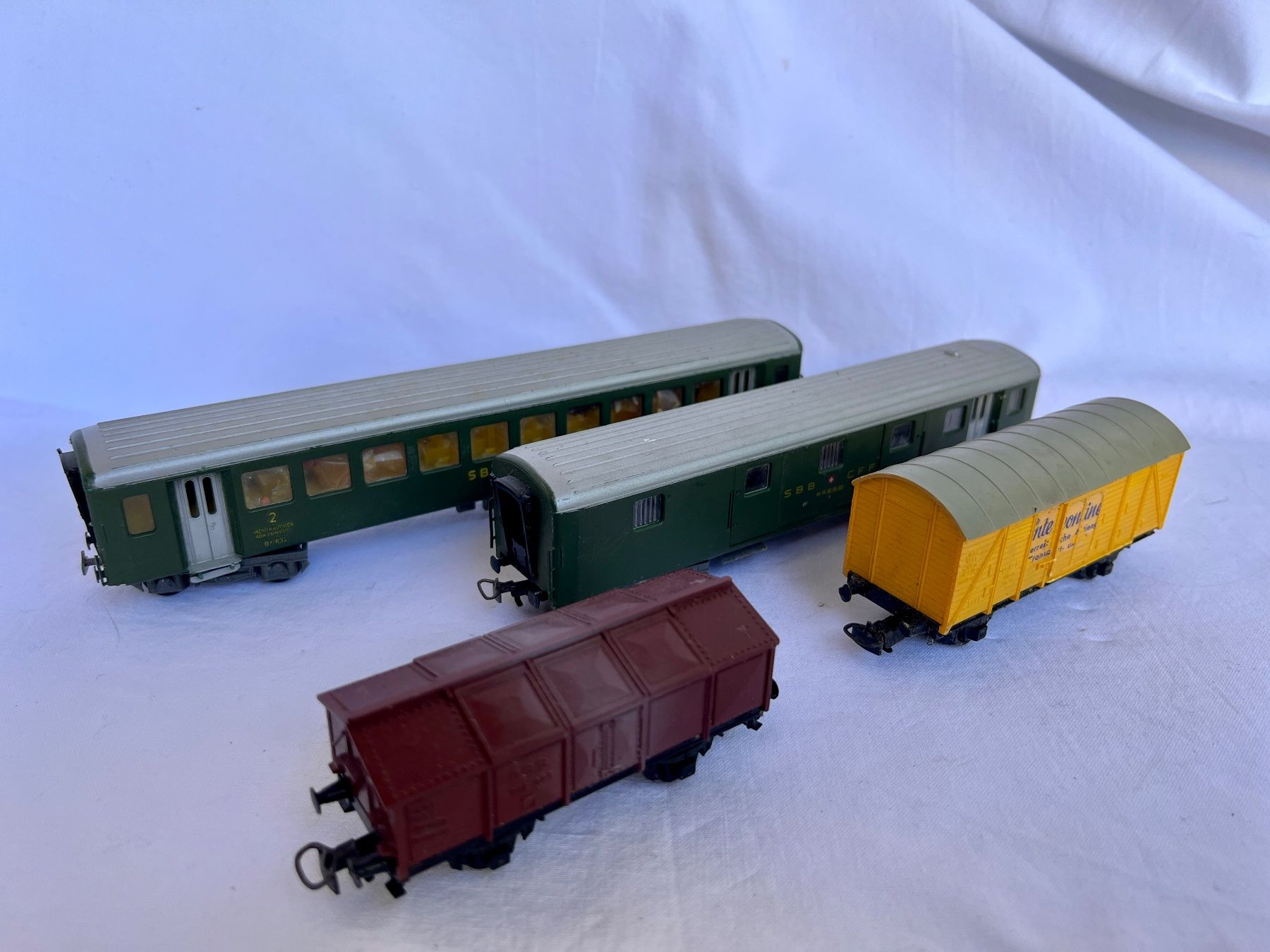 Modellini di ferrovie: 4 Wagen H0 – Usato da Männedorf venduto da Franzflo