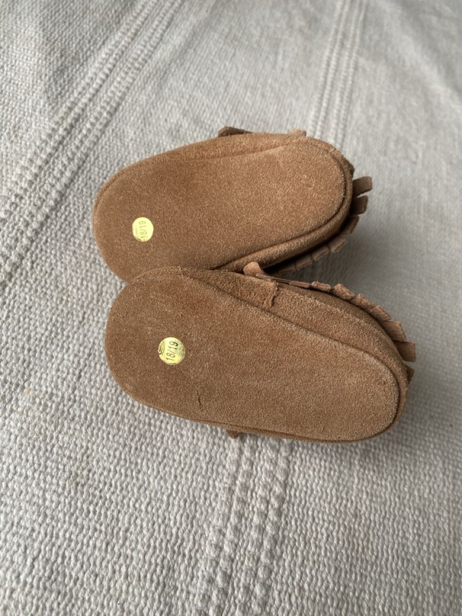 Scarpe per ragazzi: Chaussures bébé à franges neuves taille 18-19 – Nuovo (secondo la descrizione) da Bevaix venduto da MPaw 1