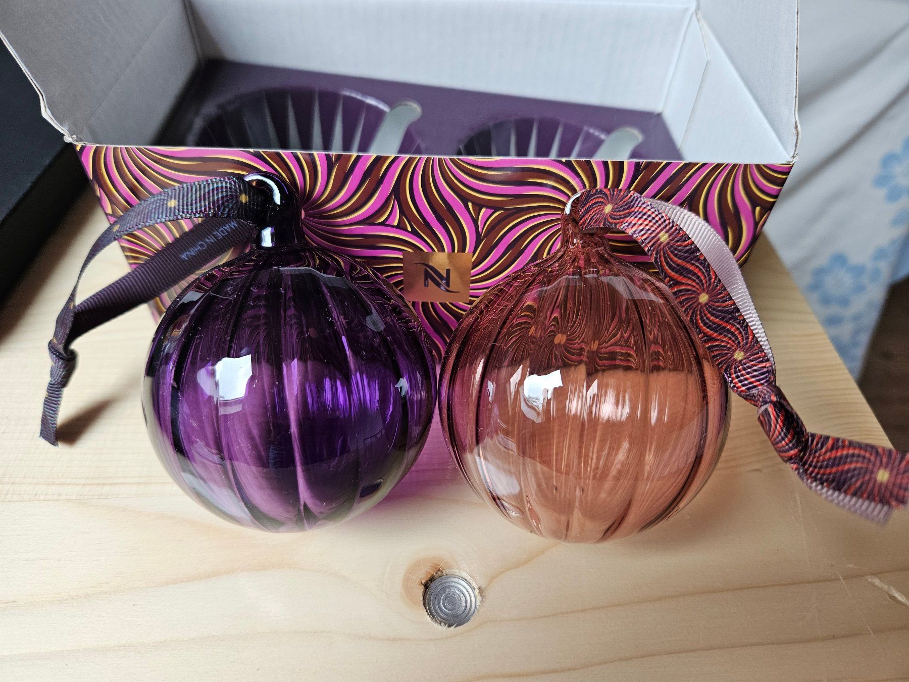 Toutes les décorations: 2 Nespresso Weihnachtskugeln – D'occasion à Gattikon par balumogli 1