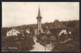 Donneloye, Ortsansicht mit Strasse u. Ki