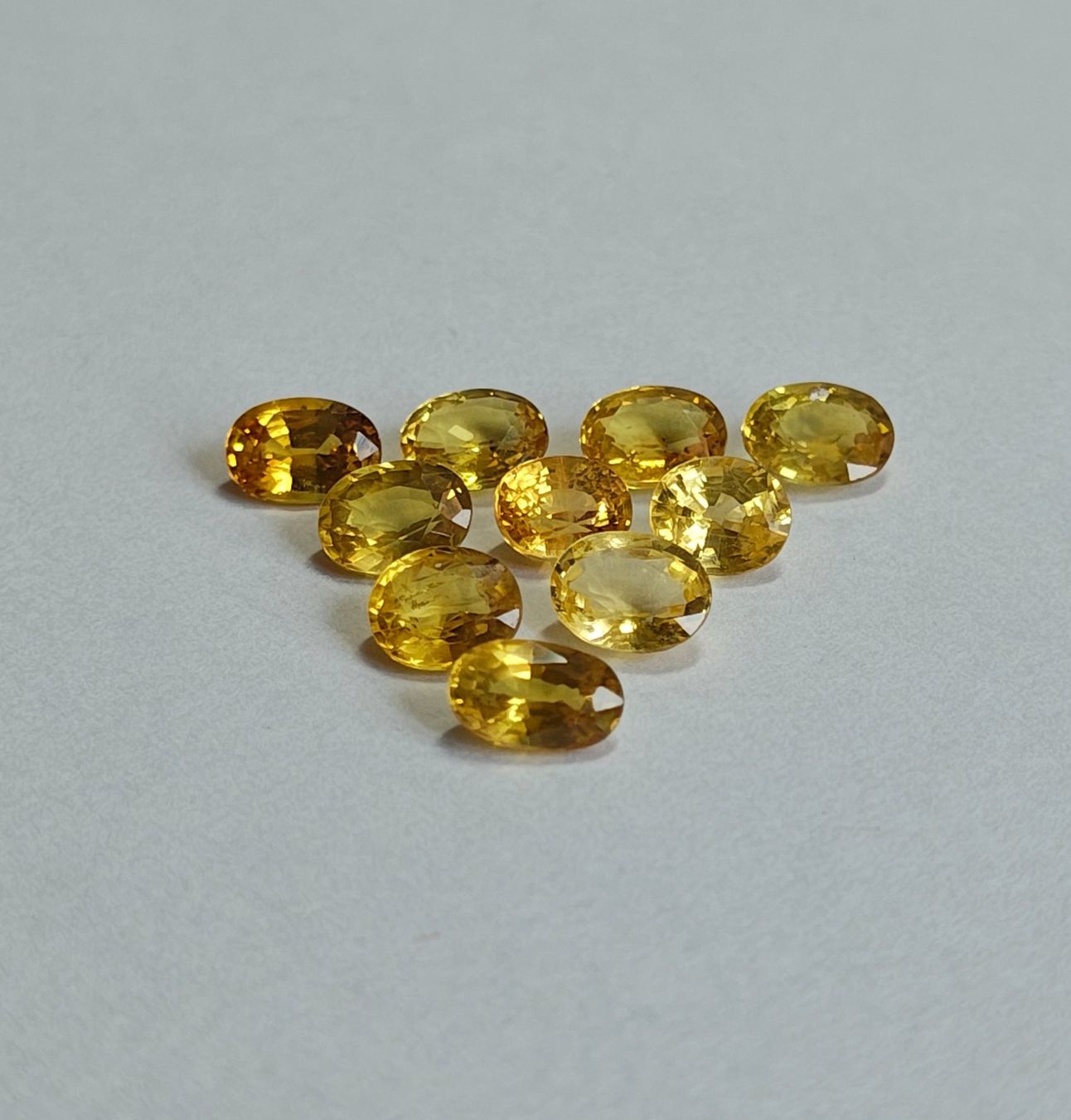 Pietre preziose: * SAPHIRS JAUNES NATURELS de 0.70 à 0.75 ct – Nuovo (secondo la descrizione) da La Chaux-de-Fonds venduto da j-aime-les-gemmes