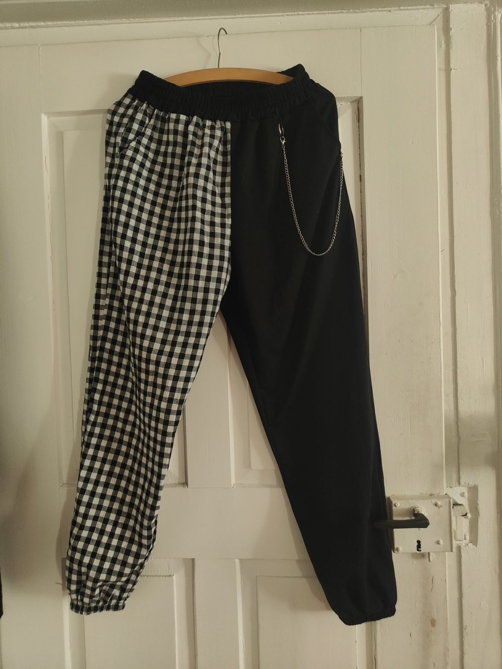 Shein Pantaloni: Schwarz karierte Jogginghose – Usato da Schleitheim venduto da eug_1701