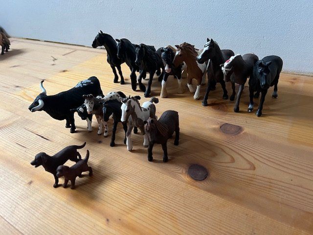 Schleich Spielzeuge: Schleich Pferde und andere Tiere – Gebraucht aus Bauma von Makinom 1
