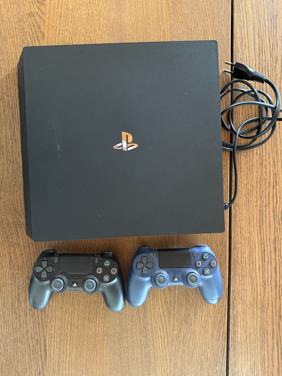 Sony Konsolen: PS4 Pro inkl. Zubehör – Gebraucht aus Oberhofen Thun'see von Susu58 1