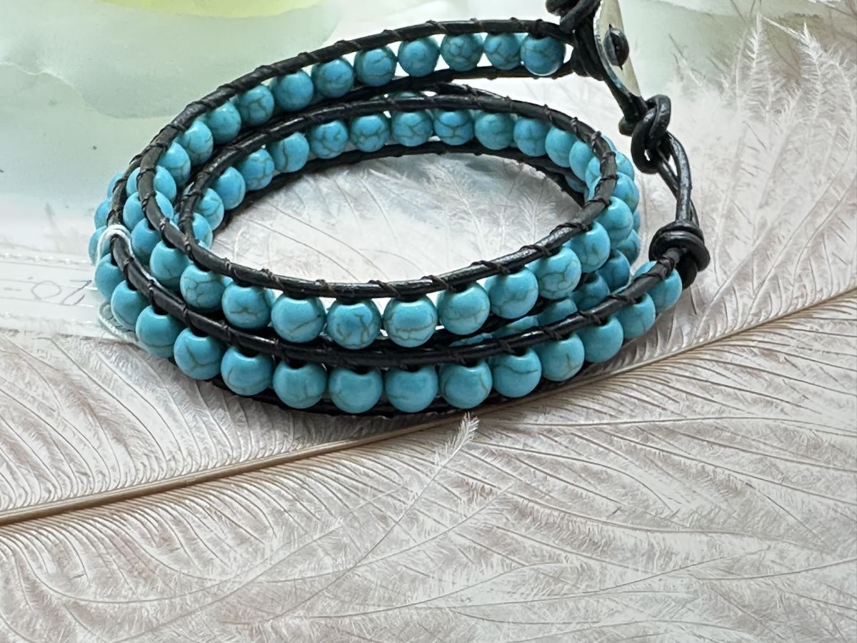Bracciali & Braccialetti: Lederband mit türkissteinen – Nuovo e nell'imballaggio originale da Niederglatt ZH venduto da Silberschmuck-design