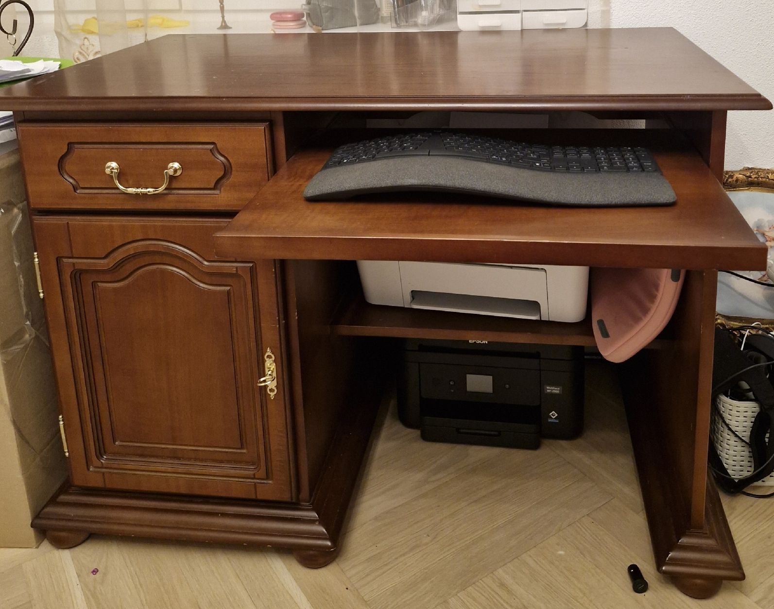 Scrivanie: Chesterfield Tisch – Usato da Küsnacht ZH venduto da jul_ksp9