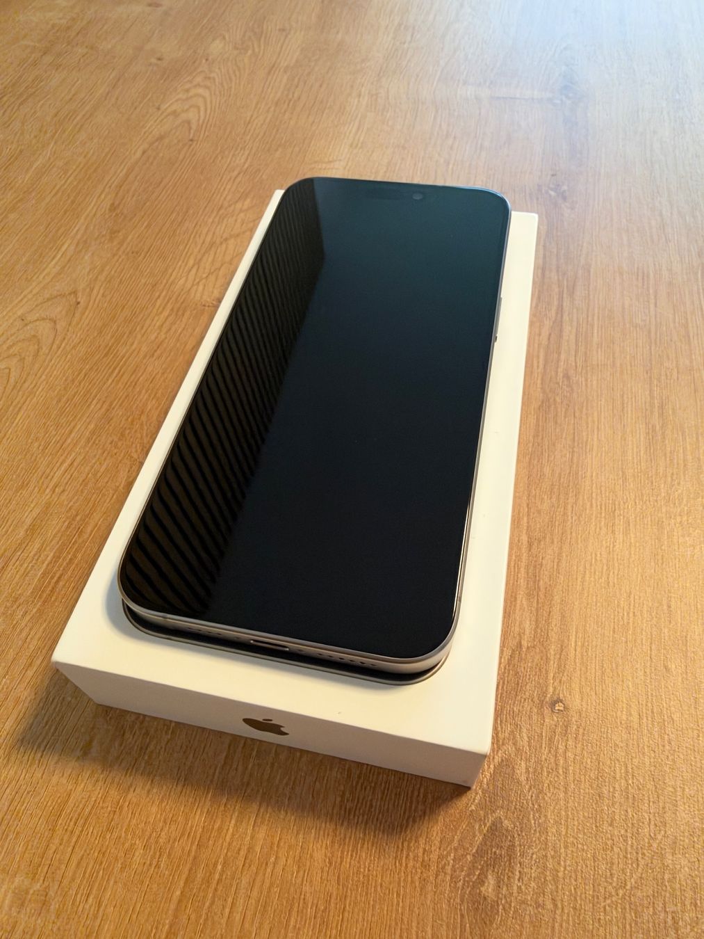 Apple Telefoni cellulari / Smartphones: iPhone 15 Pro Max | White Titanium | 256 GB – Usato da Reinach BL venduto da Remox19 1