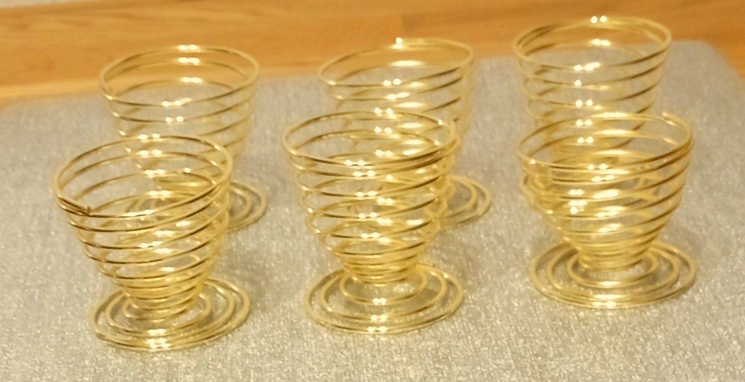 Autre vaisselle: 6 goldene Eierbecher im Spiraldesign – Neuf (Voir description) à Schwarzenburg par Miri13