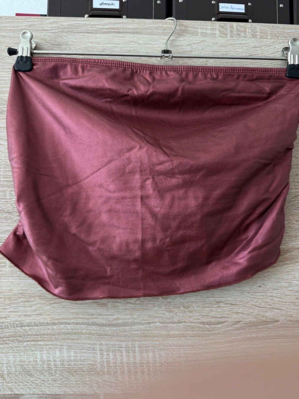 Top: Crop top bordeaux – Usato da Montreux venduto da iza_peche8