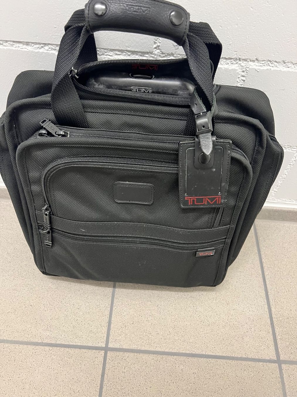Altro in Aeronautica: TUMI Deluxe Alpha Rolling Business Case X 2 – Usato da Rüschlikon venduto da smi_z9qy 1