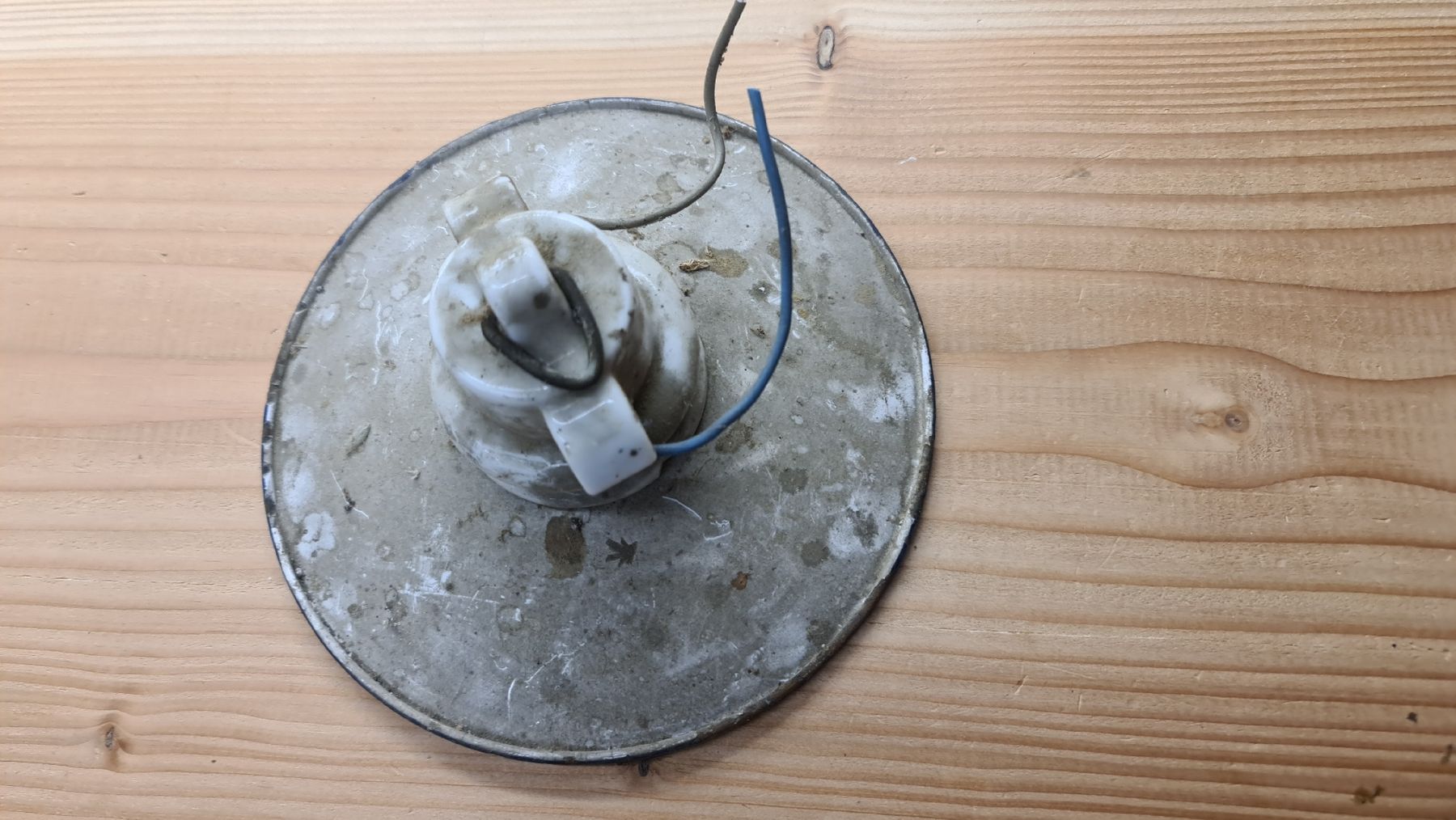 Lampade: Email Lampe Stalllampe – Usato da Neunkirch venduto da MaElekt 1