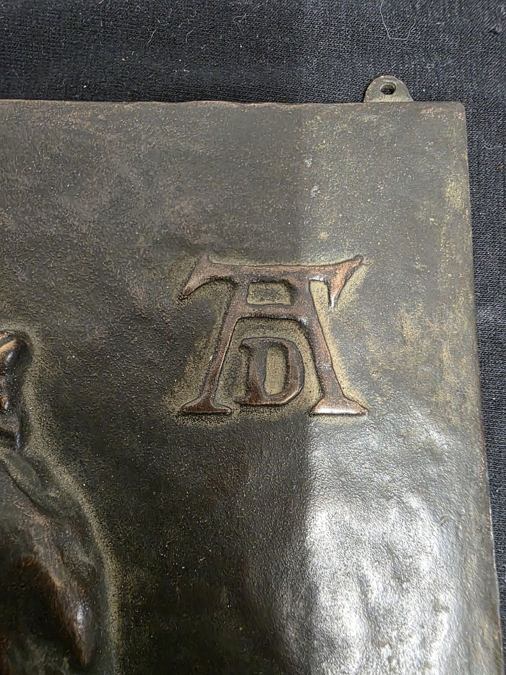 Sculture & Statue: Antikes Bronzerelief, Gebetshände, THAD Monogramm, – Usato da Wolfertswil venduto da Antiko 5