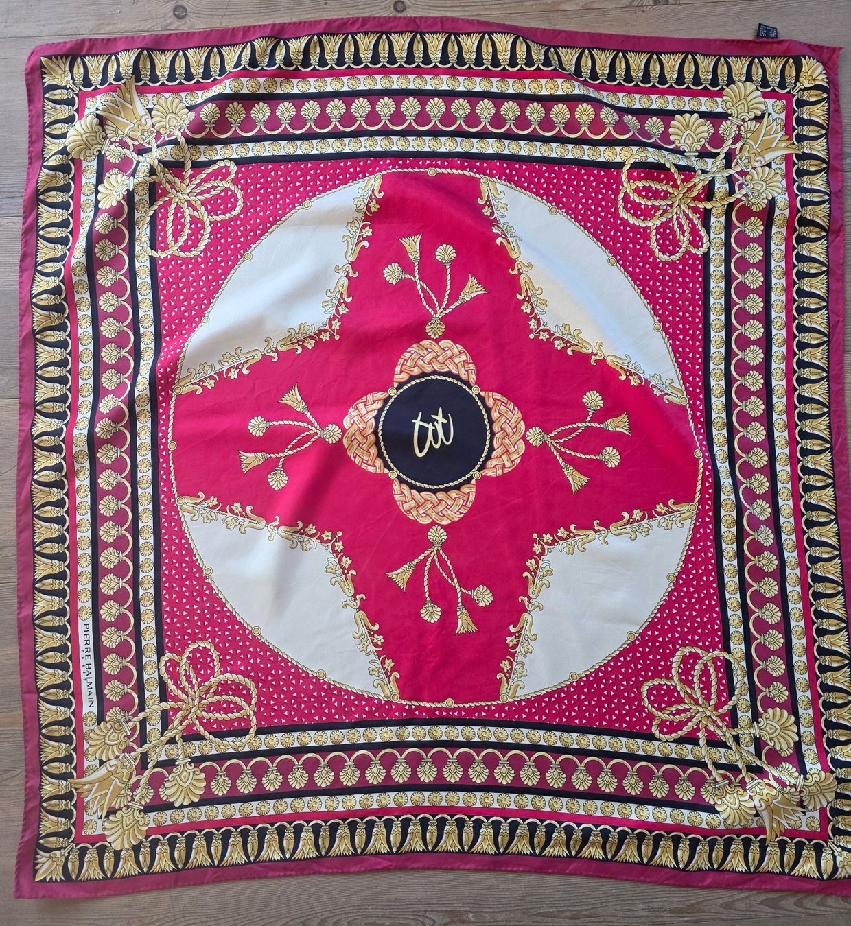 Balmain Foulard & Sciarpe: Original Pierre Balmain Seidenfoulard – Usato da Feldis/Veulden venduto da hoppelhaas