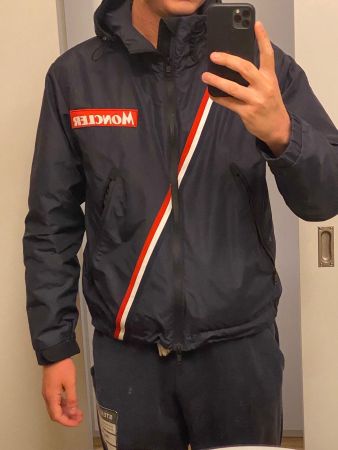 Nearly New Moncler Jacke, size 2 or M/48, original packaging