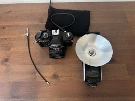 Yashica FX-3 Super 2000 Kamera mit Godox Lux Senior Blitz