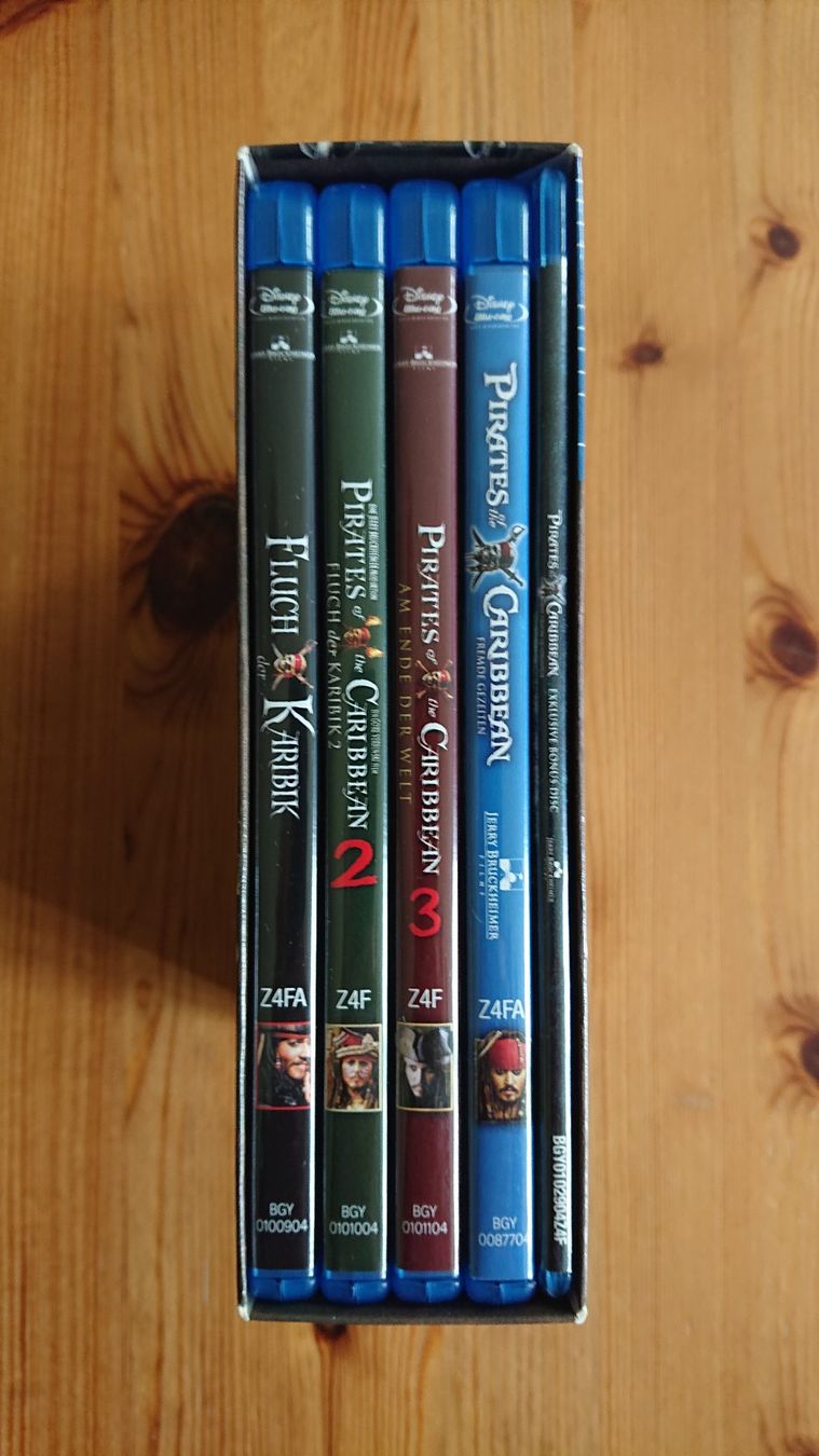 Tutti i DVDs: FLUCH DER KARIBIK 1 bis 4 auf Blu-Ray – Usato da Wilderswil venduto da Exebub 2