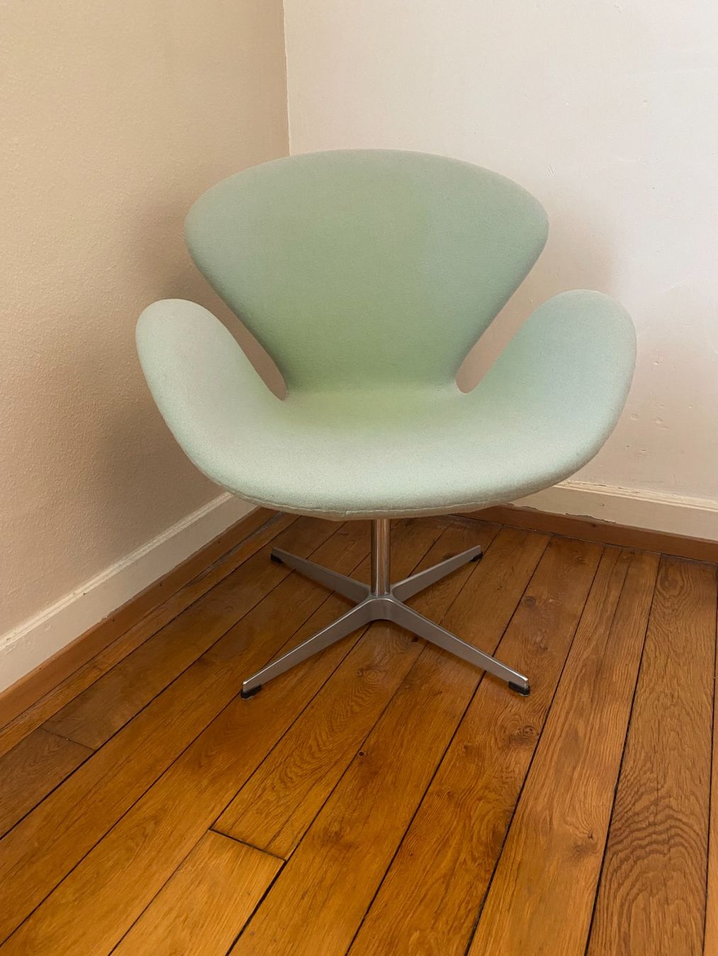 Sessel: Swan Sessel – Gebraucht aus Zürich von leo_d9mh